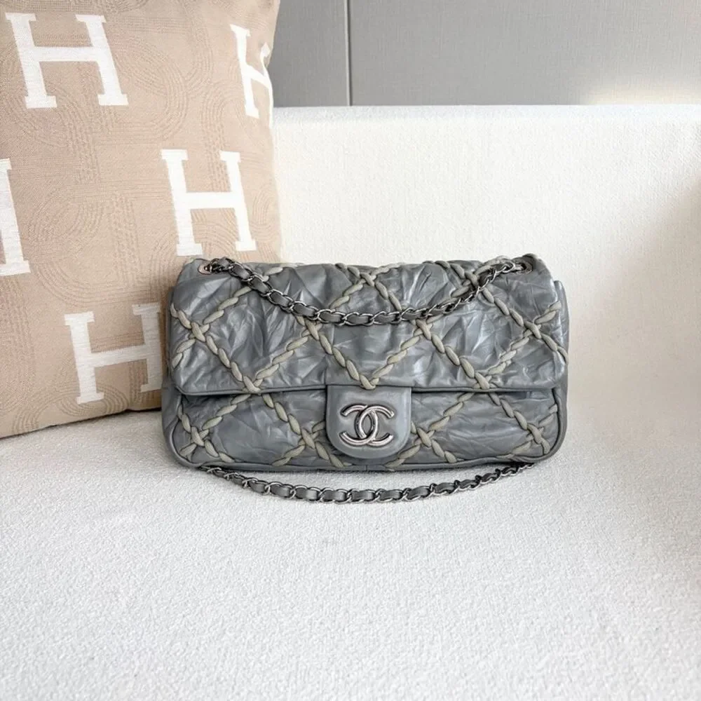 Chanel Women Pre-Loved Bag Very Good Condition - Picture 2 of 9